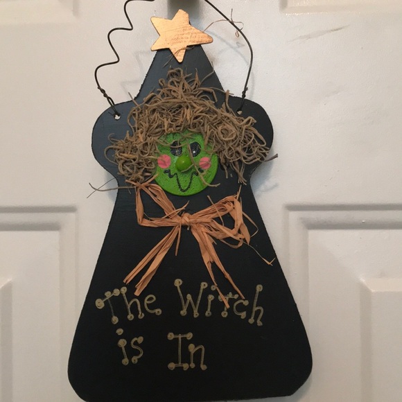 Hand painted “The Witch is In/Out” plaque - Picture 2 of 3